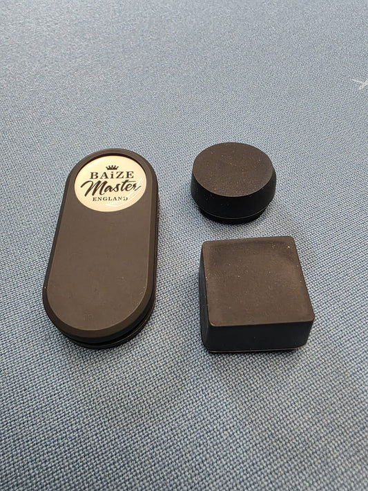 Baize Master magnetic chalk holder
