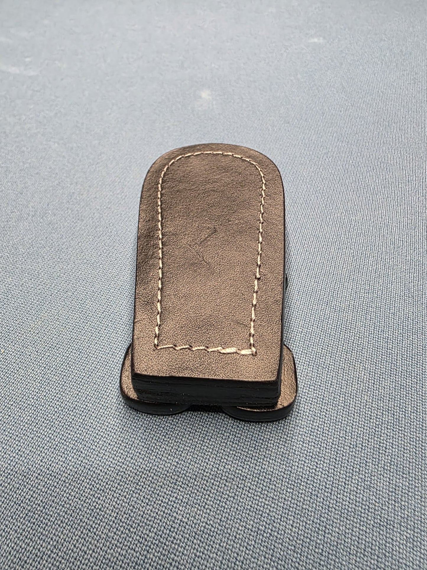 Folding portable cue rack